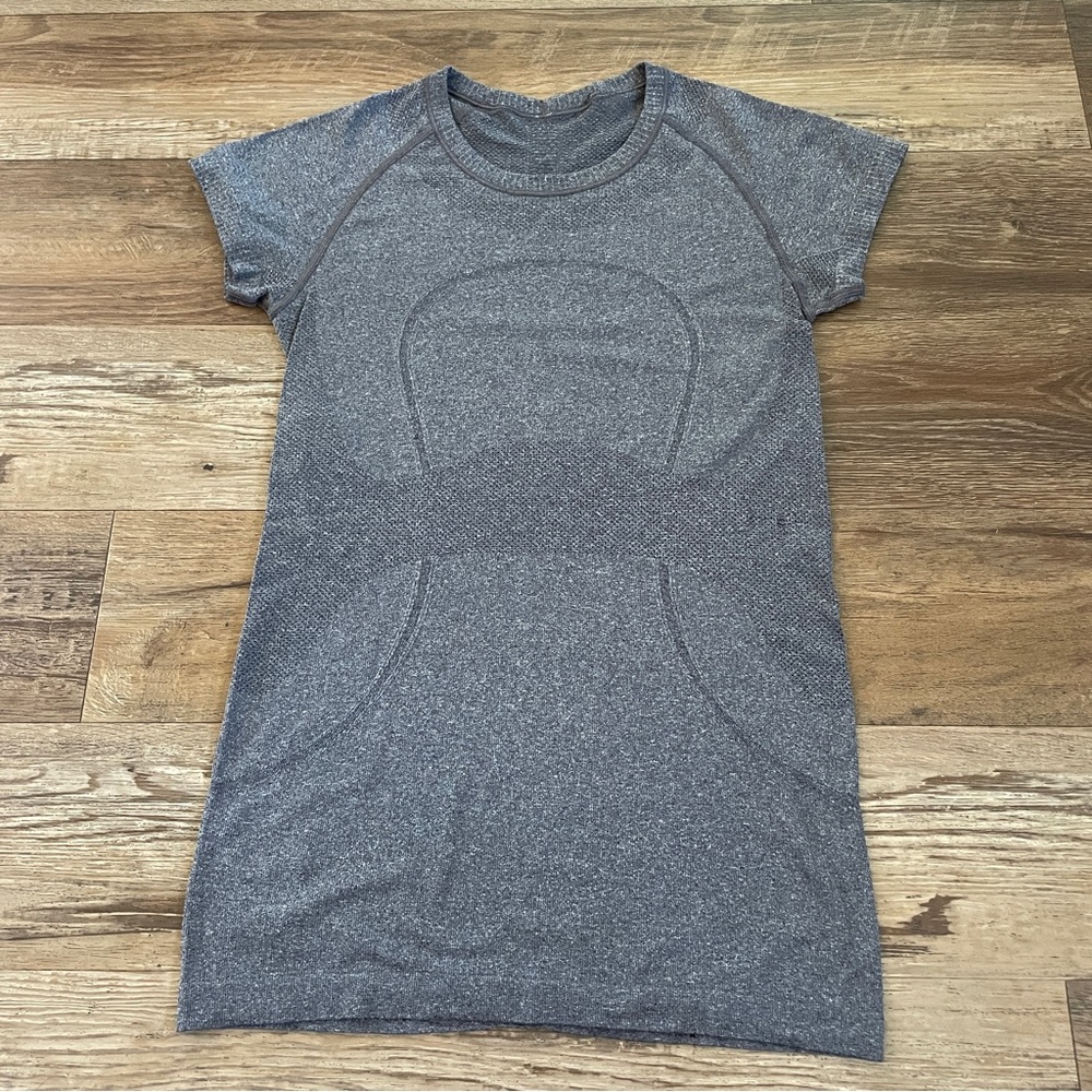 Lululemon grey run swiftly athletic top 6 - Picture 1 of 9